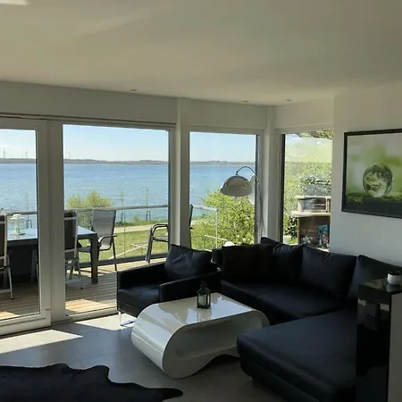 Holiday Yuna Comfortable Vacation Apartment